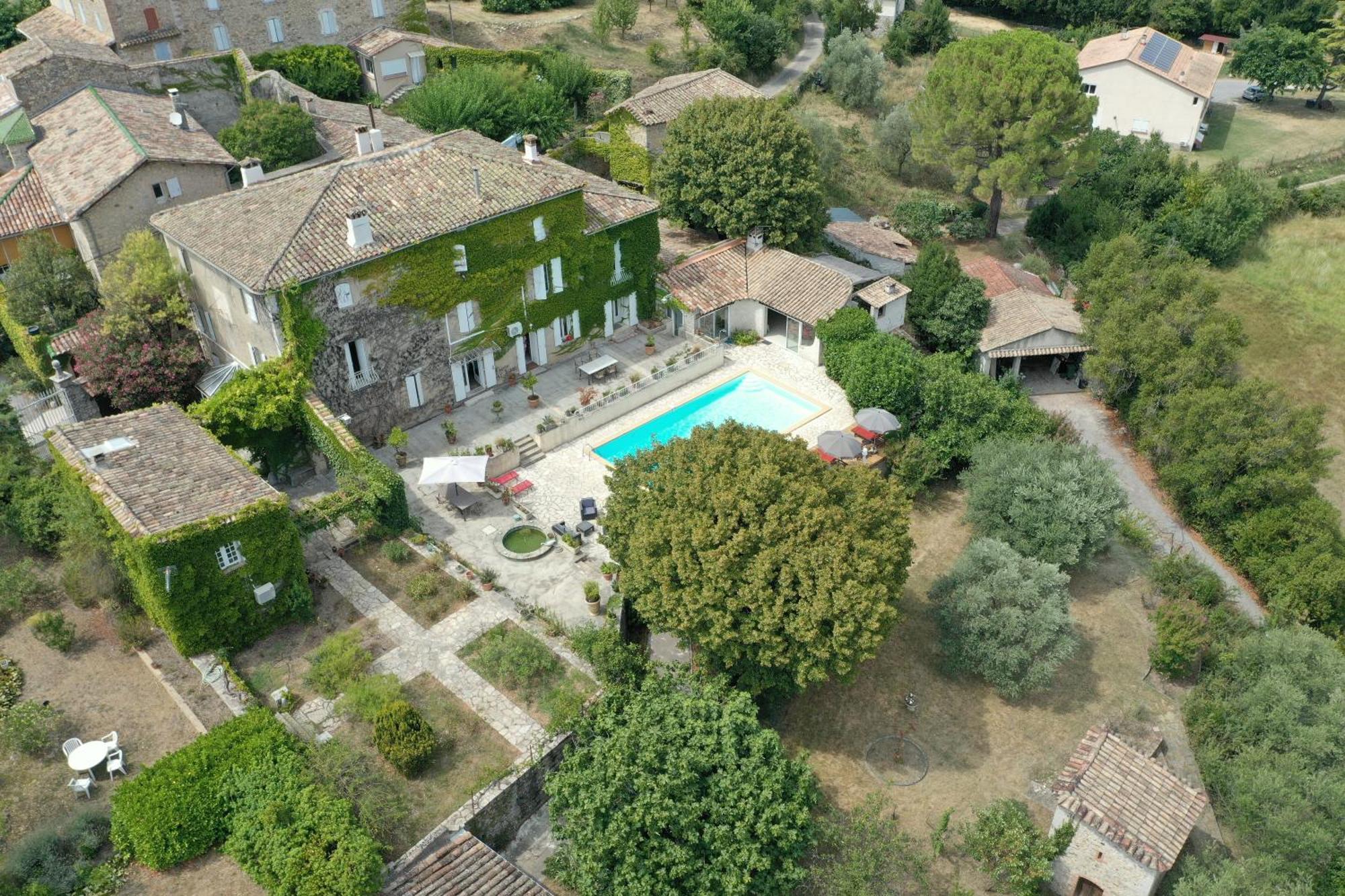 Le Domaine Du Soulier -Gite Et Chambres D'Hotes - La Maison Du Gardien Tornac Extérieur photo