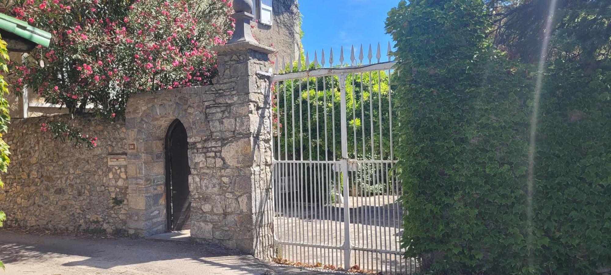 Le Domaine Du Soulier -Gite Et Chambres D'Hotes - La Maison Du Gardien Tornac Extérieur photo