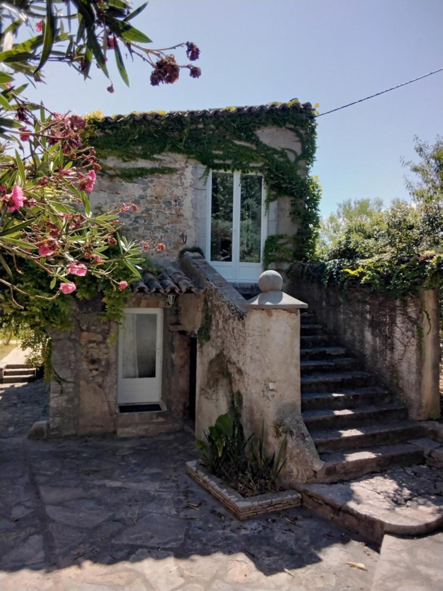 Le Domaine Du Soulier -Gite Et Chambres D'Hotes - La Maison Du Gardien Tornac Extérieur photo