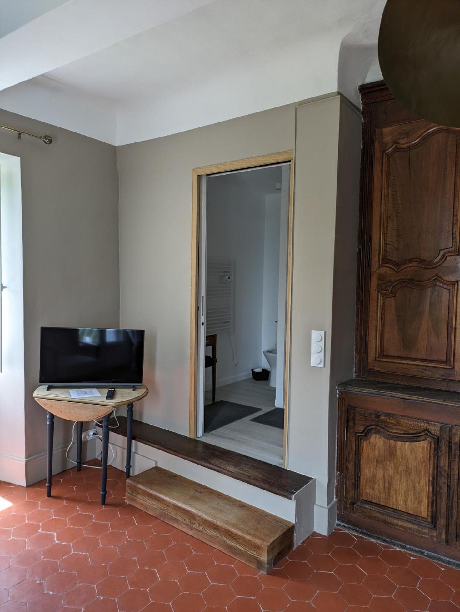 Le Domaine Du Soulier -Gite Et Chambres D'Hotes - La Maison Du Gardien Tornac Extérieur photo