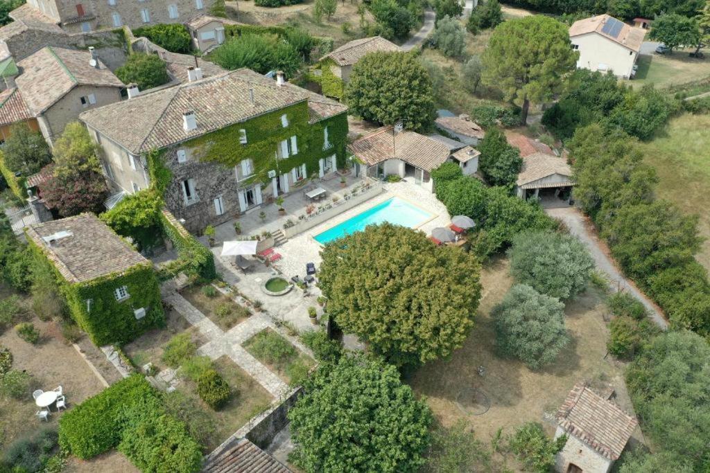 Le Domaine Du Soulier -Gite Et Chambres D'Hotes - La Maison Du Gardien Tornac Extérieur photo