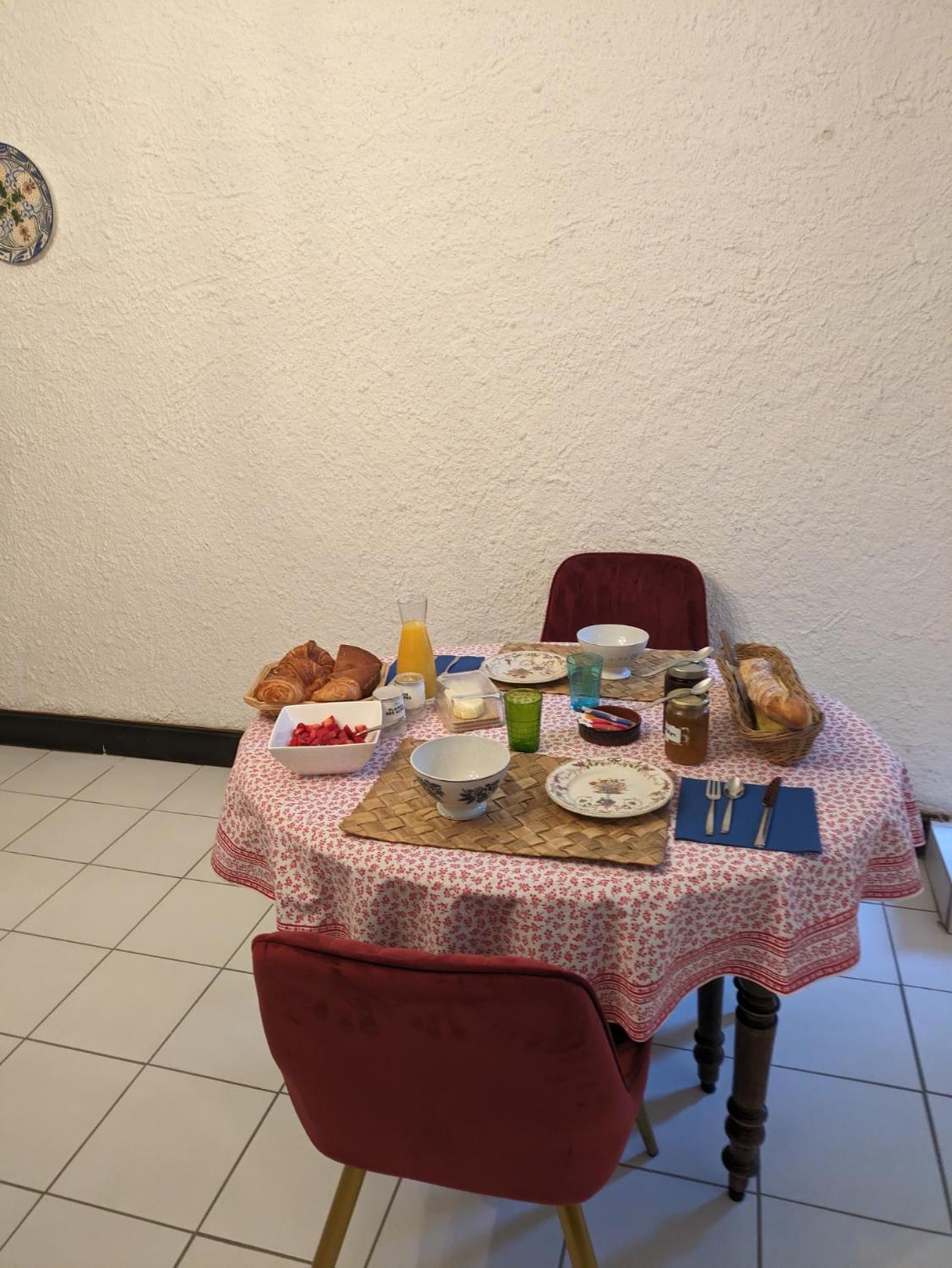 Le Domaine Du Soulier -Gite Et Chambres D'Hotes - La Maison Du Gardien Tornac Extérieur photo