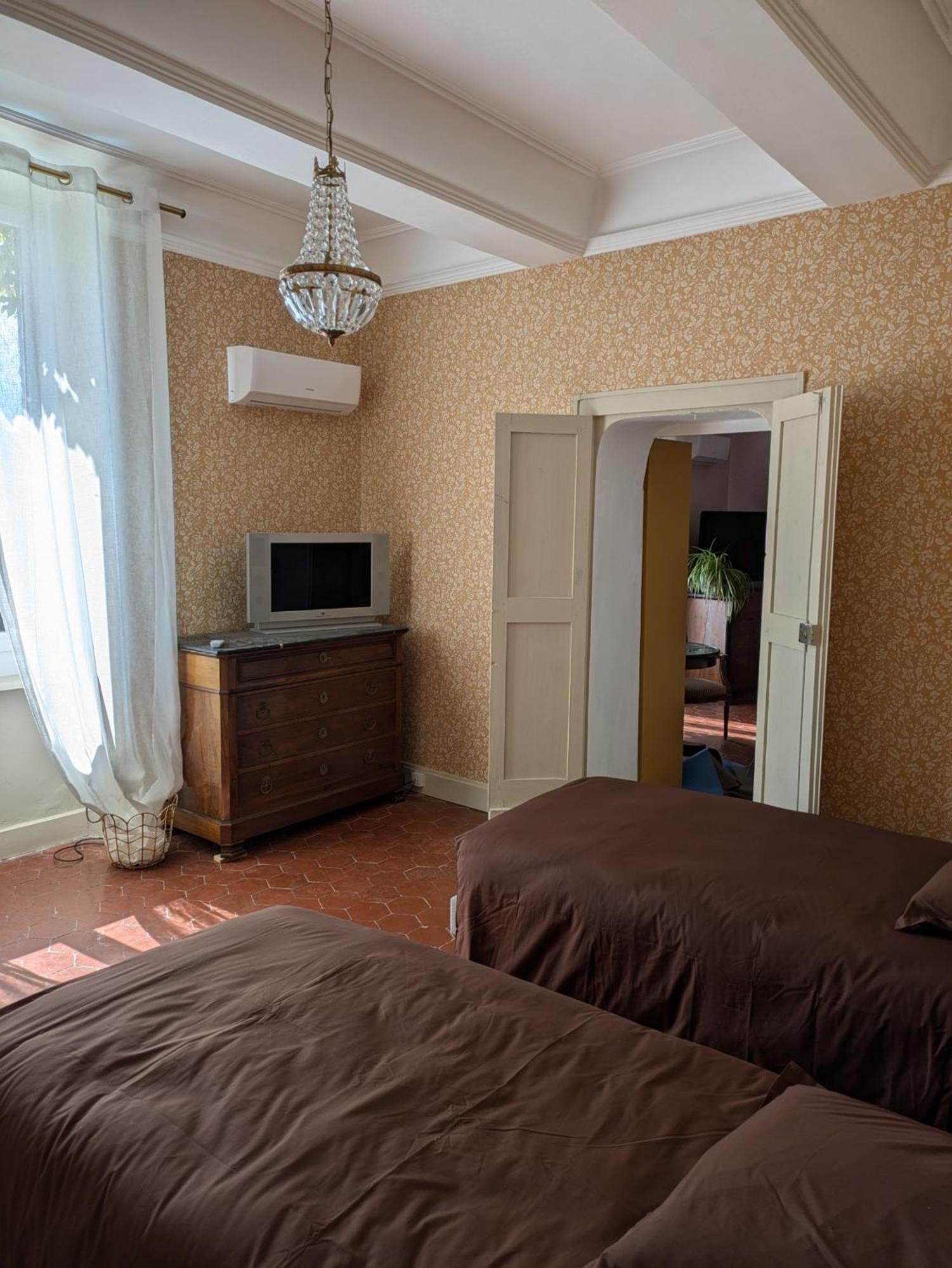 Le Domaine Du Soulier -Gite Et Chambres D'Hotes - La Maison Du Gardien Tornac Extérieur photo