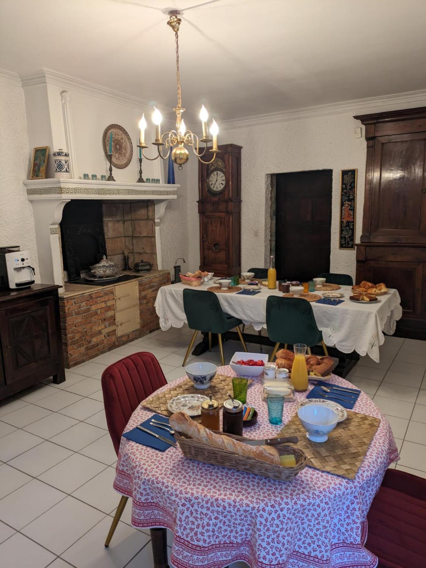 Le Domaine Du Soulier -Gite Et Chambres D'Hotes - La Maison Du Gardien Tornac Extérieur photo